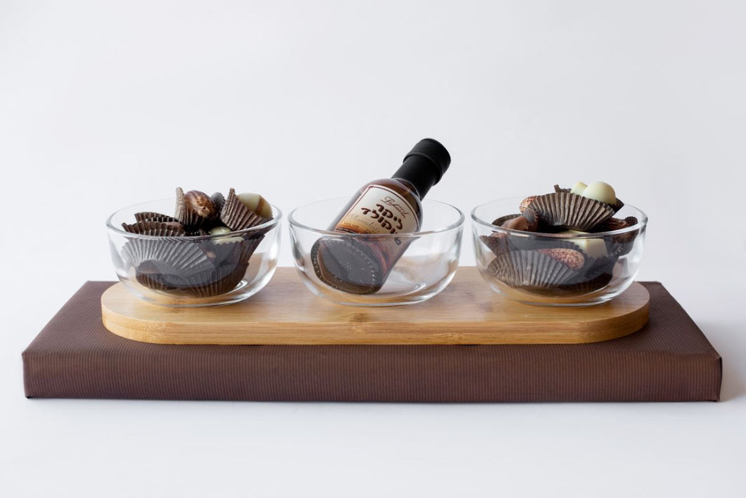 3 glass bowls on wooden base